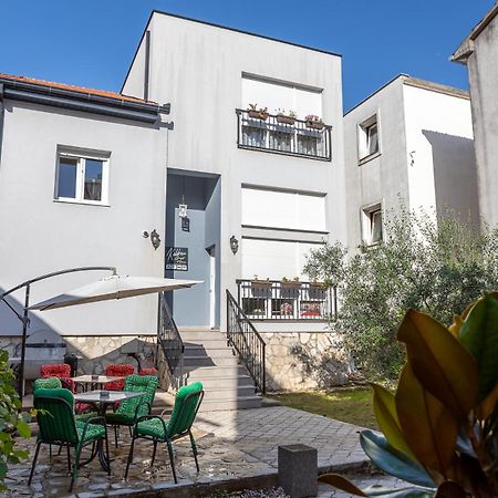 מוסטר Kaldrma Guesthouse מראה חיצוני תמונה