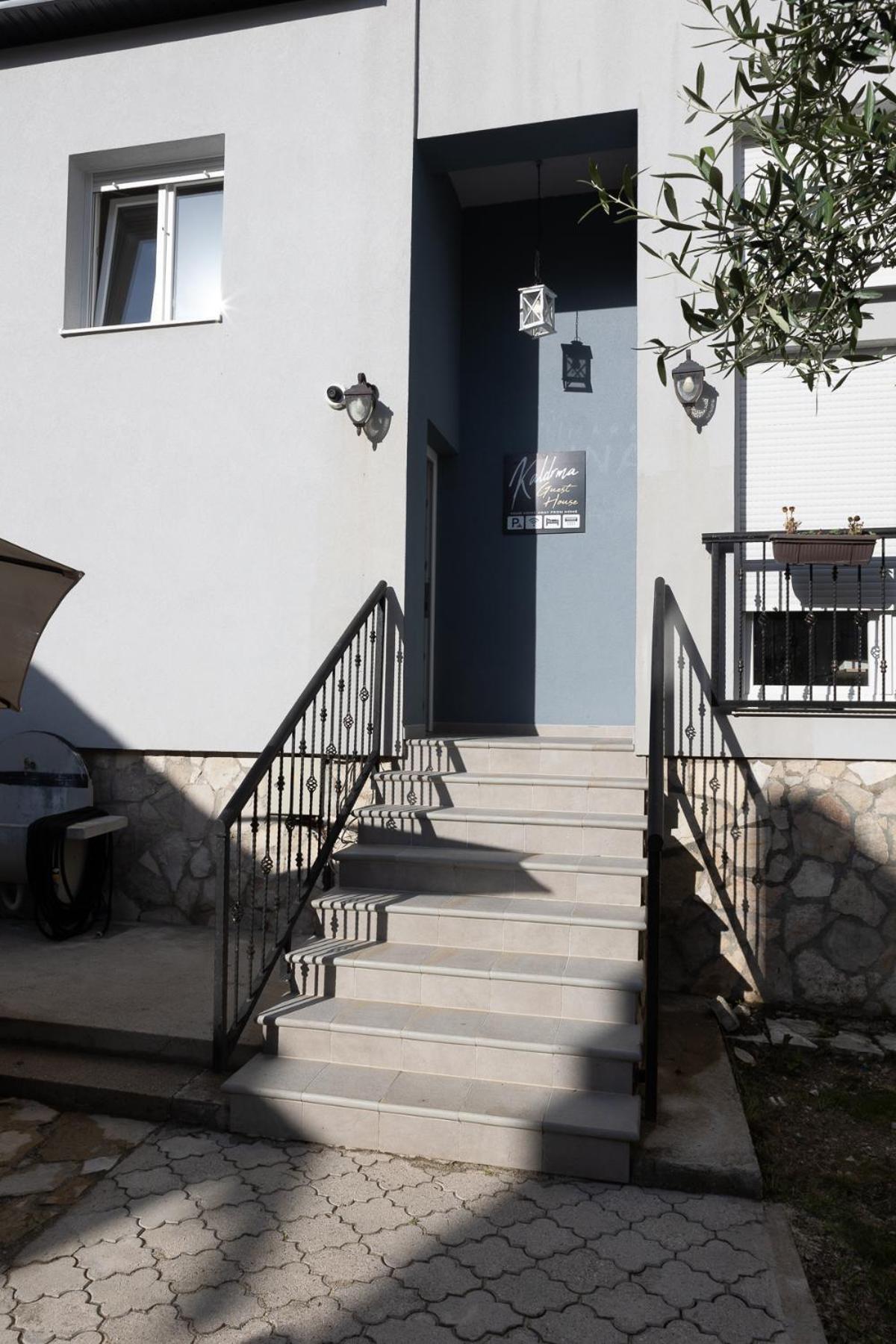 מוסטר Kaldrma Guesthouse מראה חיצוני תמונה